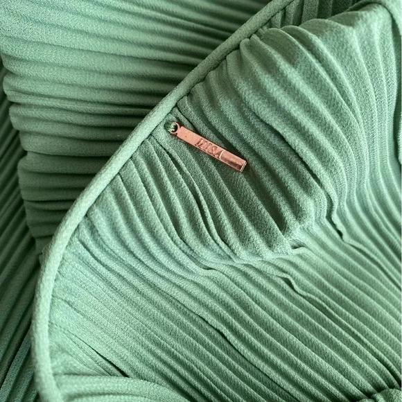 MISA Top Women’s Large One Shoulder Green Blouse Pleated - Picture 4 of 8